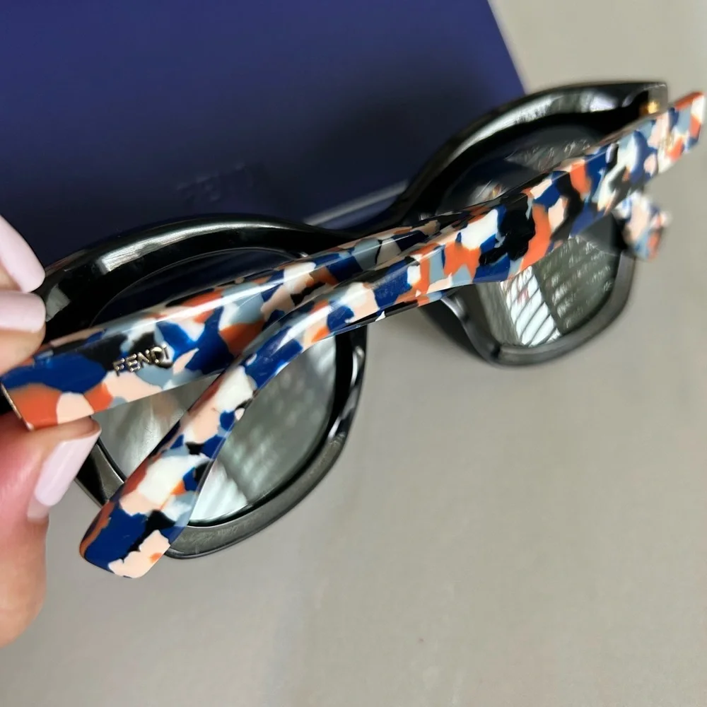 Fendi - Picture 3 of 5